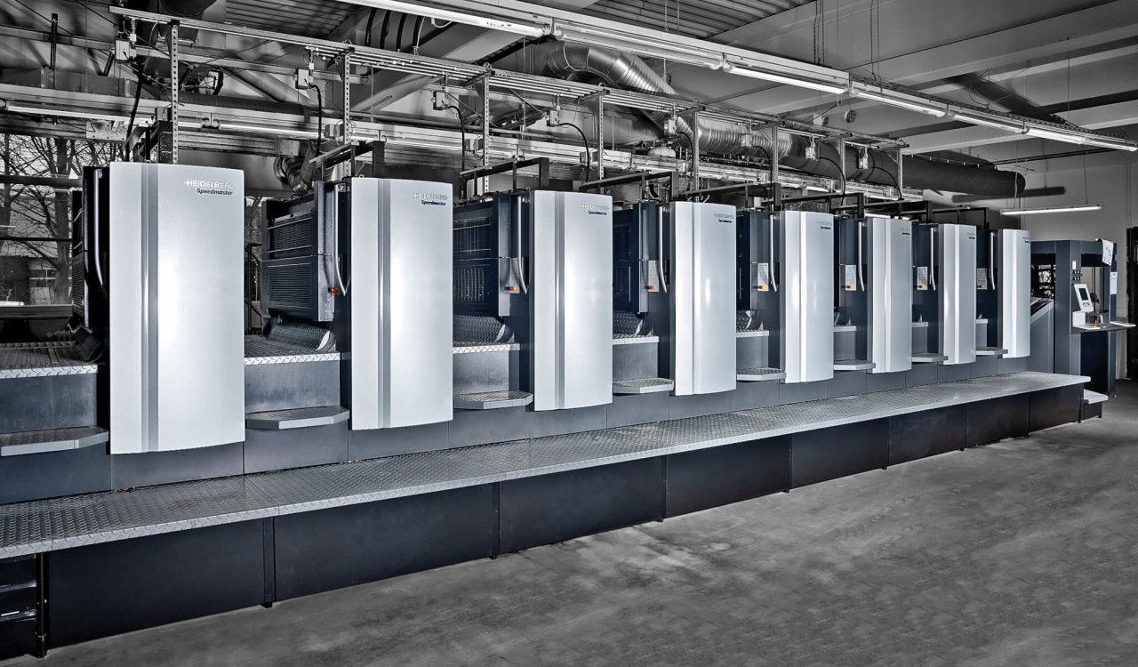 Unsere 8-Farben Druckmaschine. Dräger+Wullenwever Druckerei in Lübeck